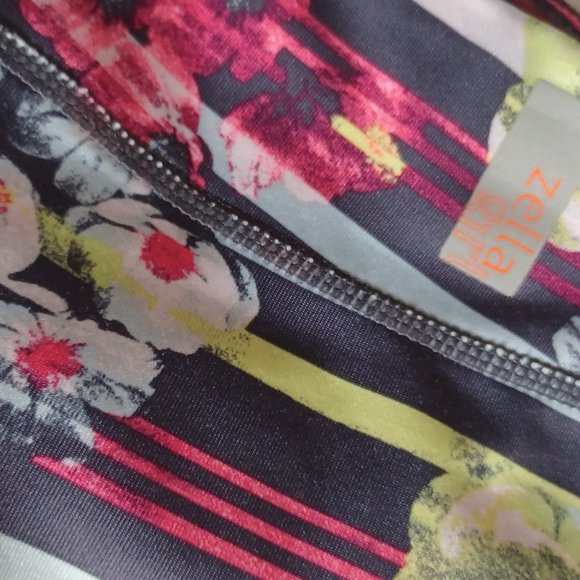 Set of 2 pants: Benetton and Zella girl size small (7-8) - Picture 9 of 10